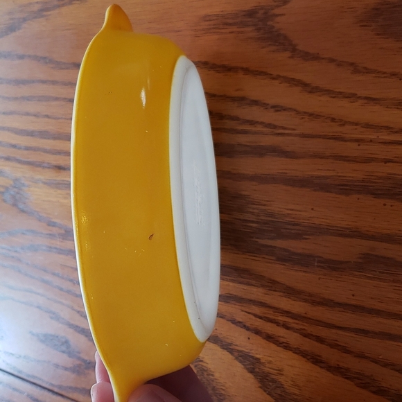 Vintage Pyrex Mini Casserole Dish - yellow and white - Picture 5 of 7